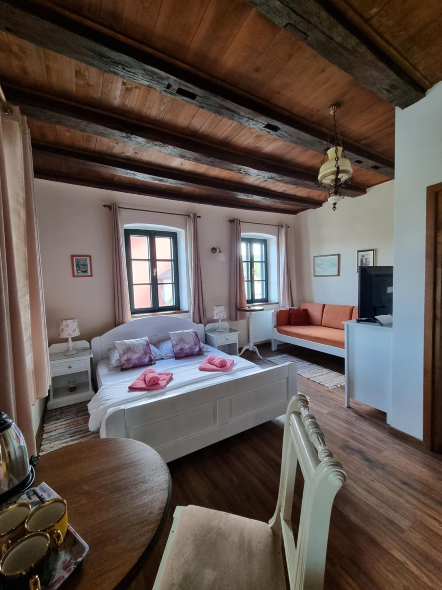 Taverna 1860 Rooms & Apartments Donja Zelina Rom bilde